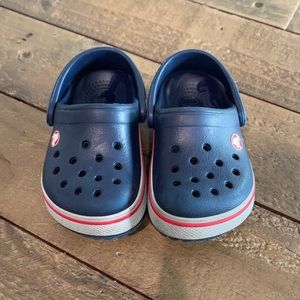 Size4/5 Navy Crocs